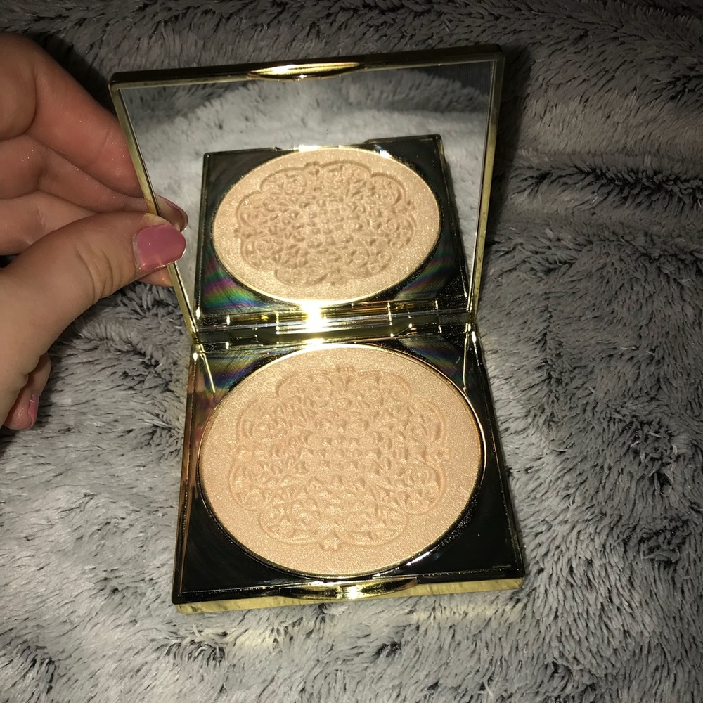 Tarte Limited Edition goddess glow highlight